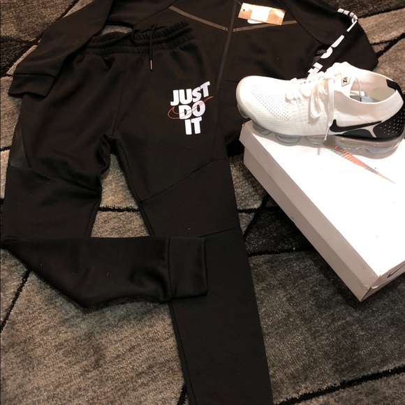 Nike Suit and shoe (kids Small - Picture 2 of 3